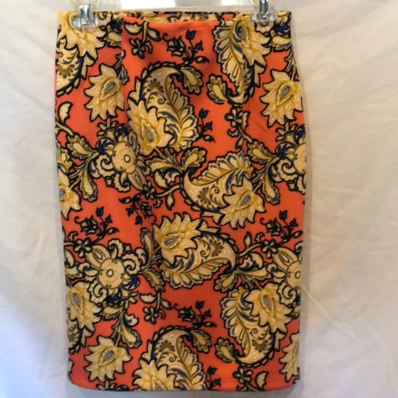 Ladies skirt - Picture 2 of 4